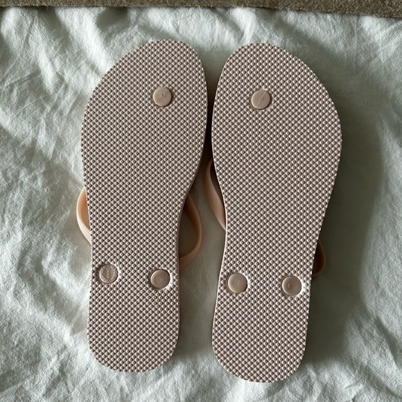 Old Navy Flip Flops - Picture 2 of 2